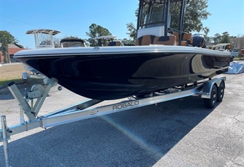 2025 Robalo 226 Cayman Deepwater Black Boat